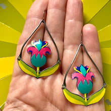 Load image into Gallery viewer, Mod Stylized Flowers Tin Earrings