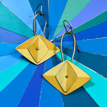 Load image into Gallery viewer, Golden Cat Eye Earrings