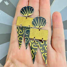 Load image into Gallery viewer, Golden Midnight Venus Earrings