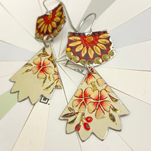 Load image into Gallery viewer, Creamy Pinked Edge Blossom Earrings