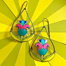 Load image into Gallery viewer, Mod Stylized Flowers Tin Earrings