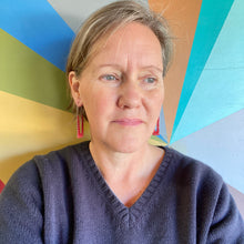 Load image into Gallery viewer, Cool Pink Dimpled Drop Earrings