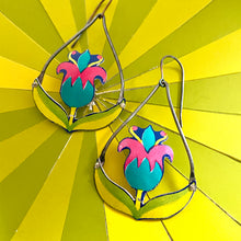 Load image into Gallery viewer, Mod Stylized Flowers Tin Earrings