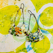 Load image into Gallery viewer, Big Blossoms Flowers Fan Tin Earrings