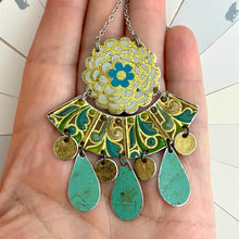 Load image into Gallery viewer, Wm Morris &amp; Mum Tin Necklace