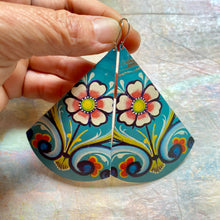 Load image into Gallery viewer, Rosemaling Flowers Cones Tin Earrings