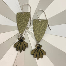 Load image into Gallery viewer, Li Pattern &amp; Antiqued Gold Earrings