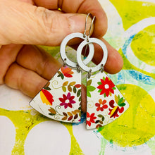 Load image into Gallery viewer, Happy Reddy Flowers Small Fans Tin Earrings