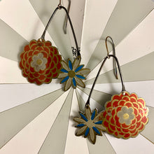 Load image into Gallery viewer, Vintage Stylized Flowers Tin Earrings