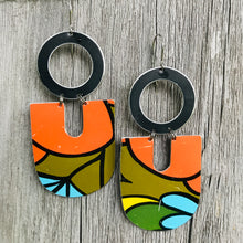 Load image into Gallery viewer, Vintage 70s Filofax Chunky Horseshoe Tin Earrings
