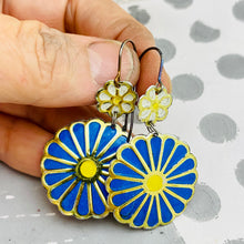 Load image into Gallery viewer, Bright Blue Blossoms Tin Earrings
