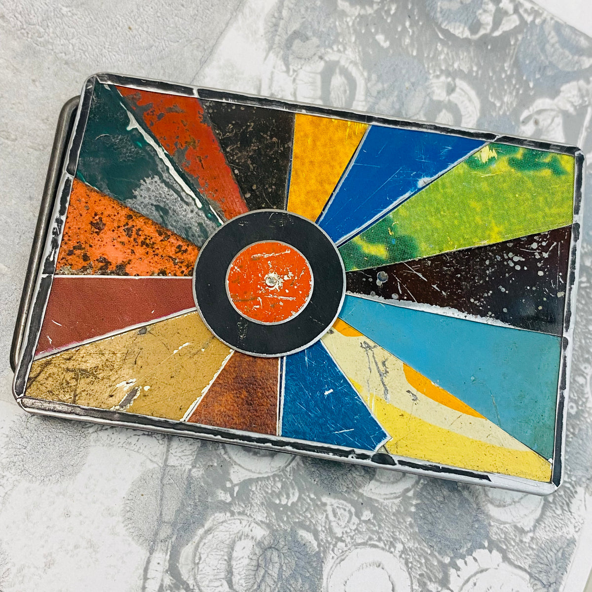 Retro Mod Starburst Tin Belt Buckle – adaptive reuse jewelry